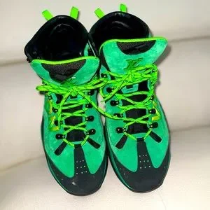 LOUIS VUITTON
2021 Millenium \'Green Black\' Hiking Boots Louis Vuitton | Shoes | Louis Vuitton22 Millenium Green  main image 2